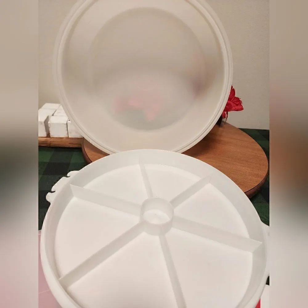 Tupperware Covered cake carrier - Picture 4 of 9